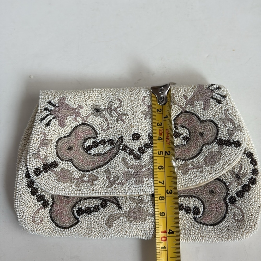 Antique 1920s Made in France cream beaded clutch silk interior. Cream brown pink - Picture 16 of 16